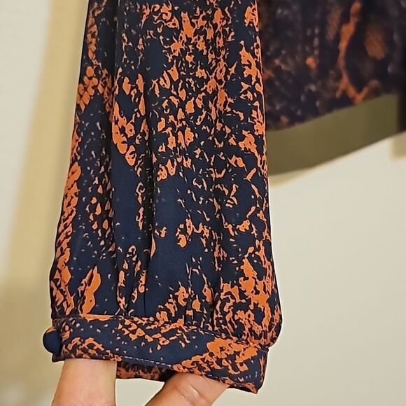 CAbi Womans Blouse Python Snake Print Top Blue Orange Long Sleeves Career xs - Picture 3 of 8